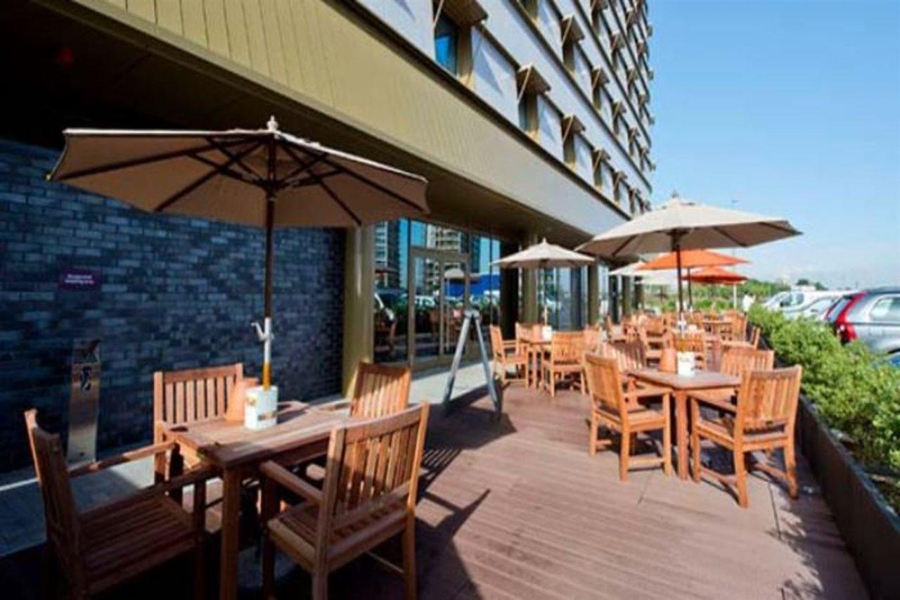 Premier Inn London Woolwich Extérieur photo